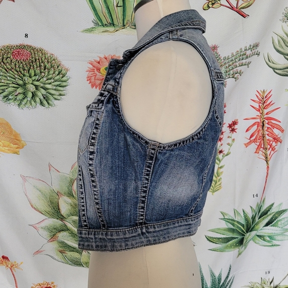 Cropped denim vest - Picture 2 of 3